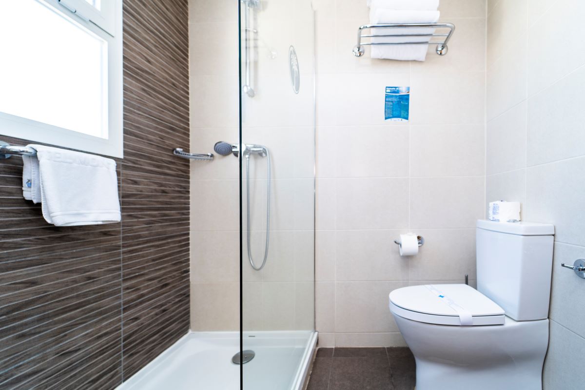 Hotel Montesol Benidorm - guest bathroom