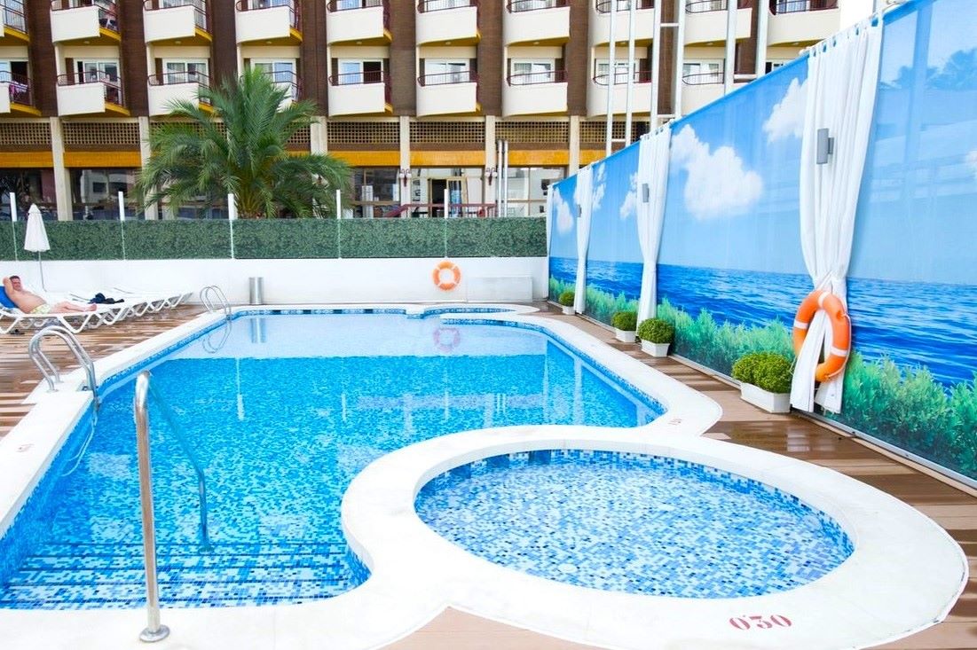 Hotel Riviera Beachotel Benidorm - sun deck and pool