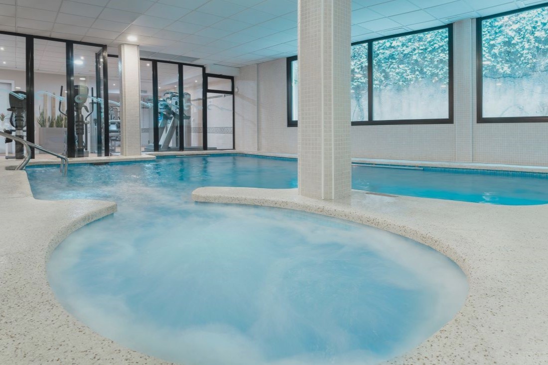 RH Hotel Corona Del Mar - indoor pool, gym and sauna